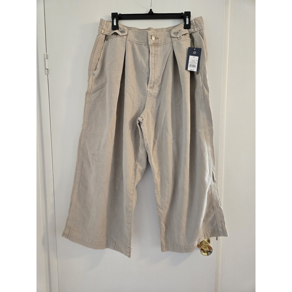 NWT Womens Universal Threads Tan Cropped Two-Way Trouser. Size 14.